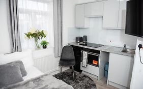 Small But Cozy Studio, Great Tube Connection