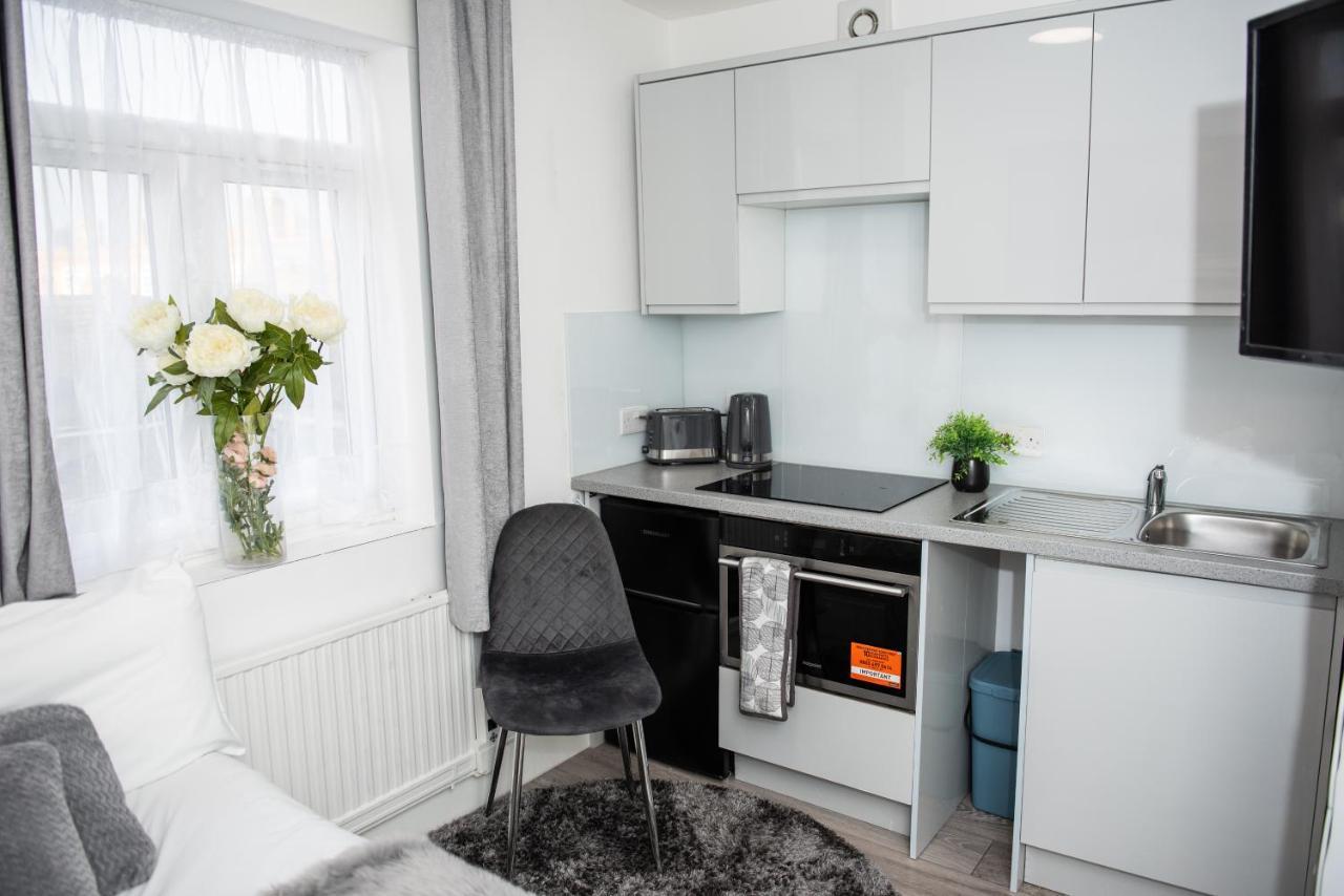 Small But Cozy Studio, Great Tube Connection Londres Exterior foto